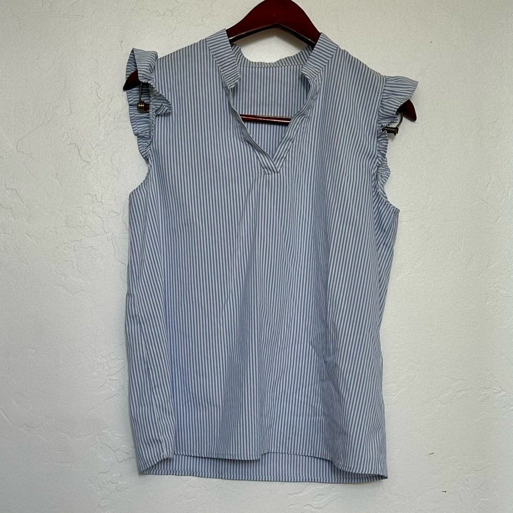 No Brand Women’s Medium Blue & White Striped blouse Ruffle Sleeves V Neck Blouse